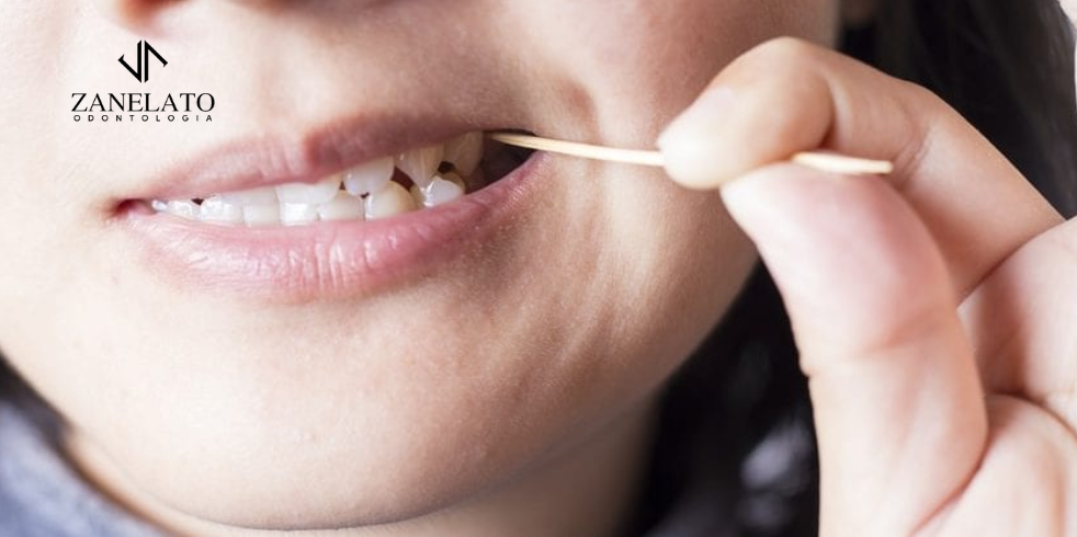 Hábitos que Prejudicam os Dentes: Veja Quais São (e Evite!)
